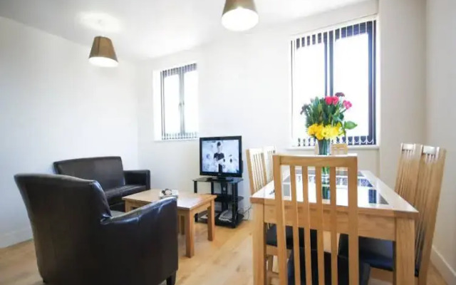 Crompton House Apartments