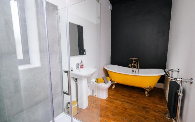 The Eden Warehouse - Gold Apartment, sleeps 5