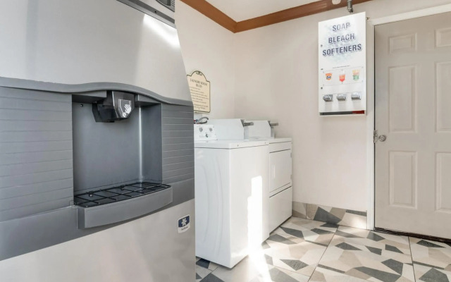 American Inn Suites Detroit Metro Airport