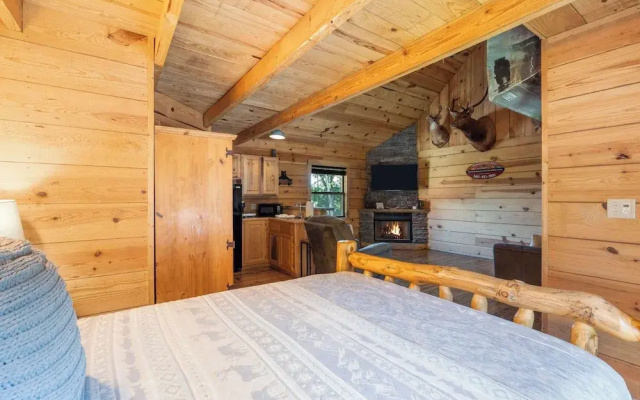 Antlers Lodge - Cabin for 4