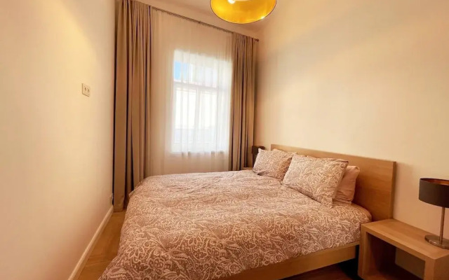 Picturesque Old Town Apartment With Balcony