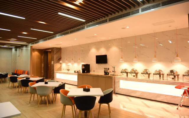 Holiday Inn Express Lhasa Potala Square