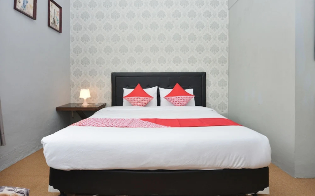 Golden Inn 2 by OYO Rooms