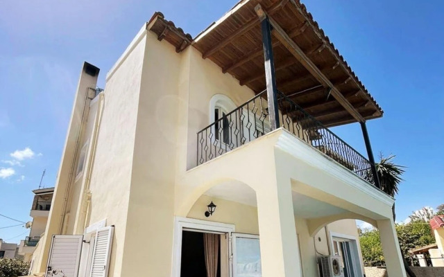 Riverside Villa 8 Persons With Access to the sea