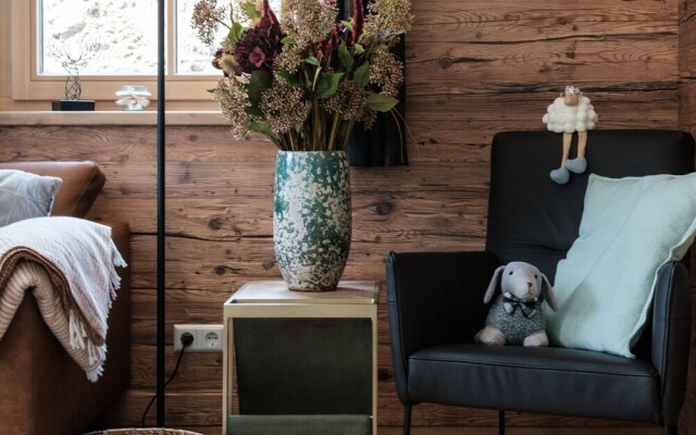 Detached Chalet w Combi Sauna, Near Ski Lift, Haus Liene