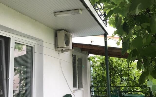 Na Krasnozelenykh 38 Guest House