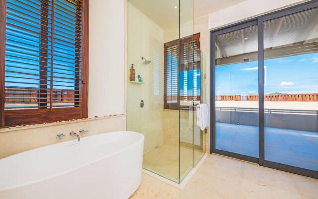 Sunny Vacation Villa 83