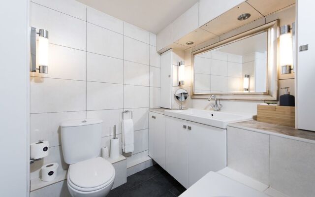 Stunning 1BR Kings Cross Flat!