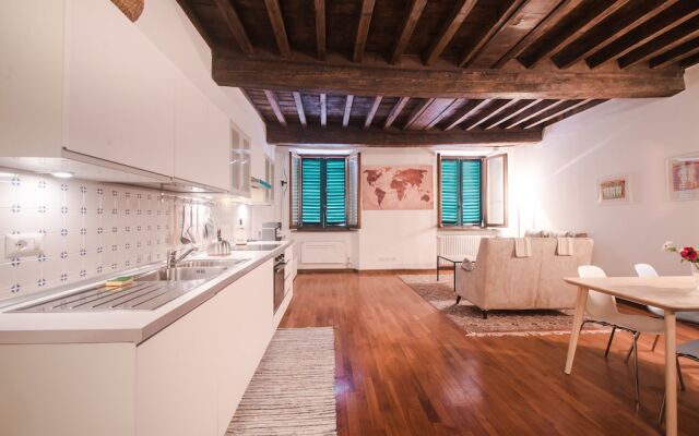 Well-Kept Apartment Short Walk to The Duomo