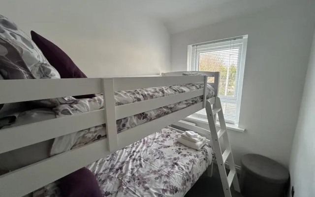 Captivating 2-bed Apartment in Tenby