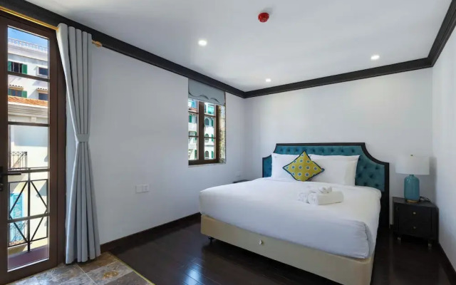 The Room Hotel Sunset Town
