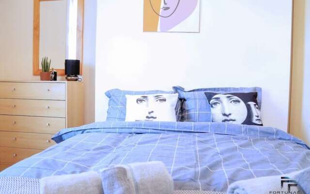 Beautiful 5-bed House Roker Beach