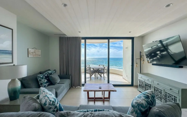 Paradise Found Luxe 2BR Condo in Iconic Location