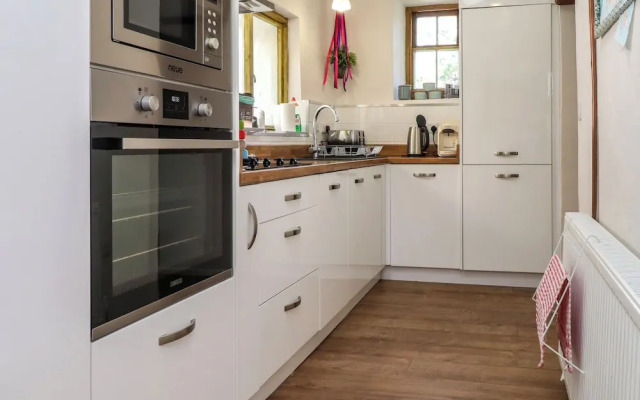 Bwthyn Gwyn Ty'n Y Pant