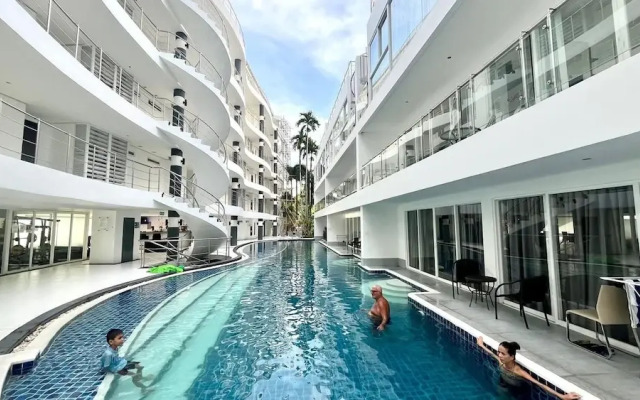 B12a Pool Access Partial Seaview 2brs 1bath Karon