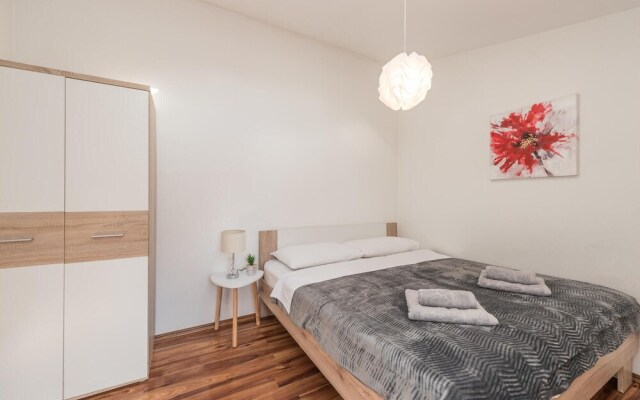 Amazing Home in Pakostane With Wifi and 5 Bedrooms