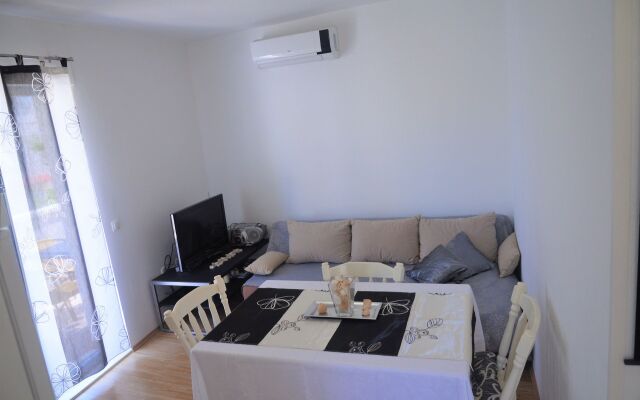 Remarkable 1-bed Apartment in Marina
