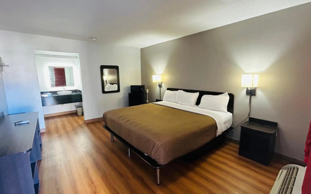 Super 7 Inn Tupelo