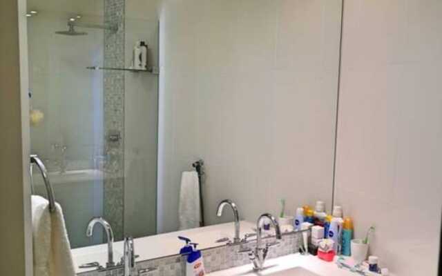 2 Bedroom Apartment in Vredehoek Towers