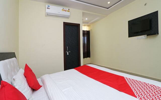 OYO 11572 Hotel Radha Regent