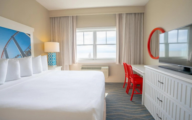 Cedar Point's Hotel Breakers