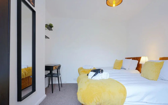 Remarkable 5-bed House in Luton