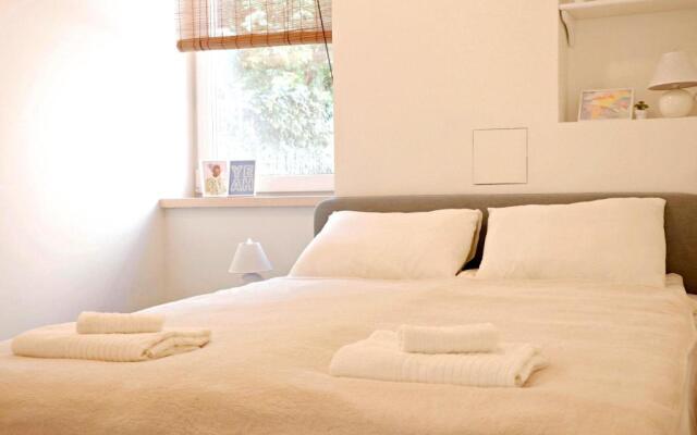 Minimalist Studio Apartments in Old Town by Hostlovers