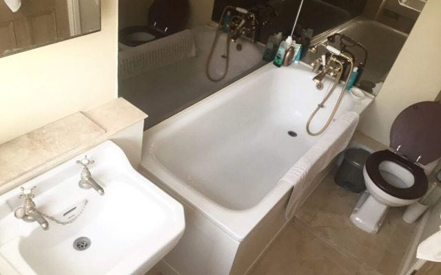 2 Bedroom Apartment off Portobello Road