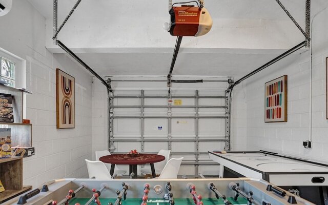 Modern Chic 7-BR with Pool & Gameroom