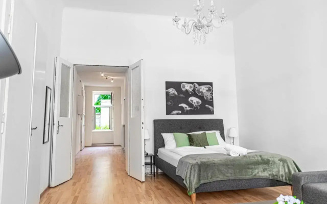 Pleasing 2BR Apt. AKH-Perfect for Groups