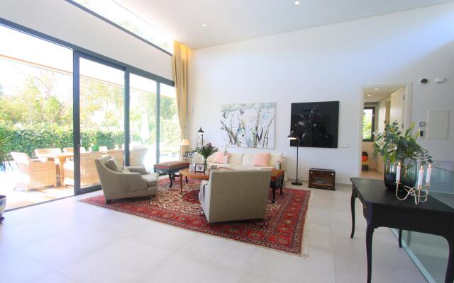 2223 - New modern Villa with Pool and Garden