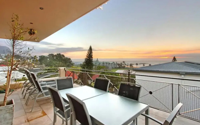 Beachside Penthouse - 3 Mins From Camps Bay Beach