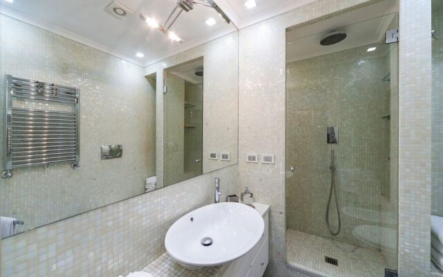 Luxury Cavour