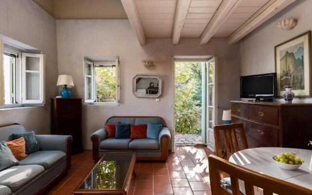 Rustic Escape, Agios Markos