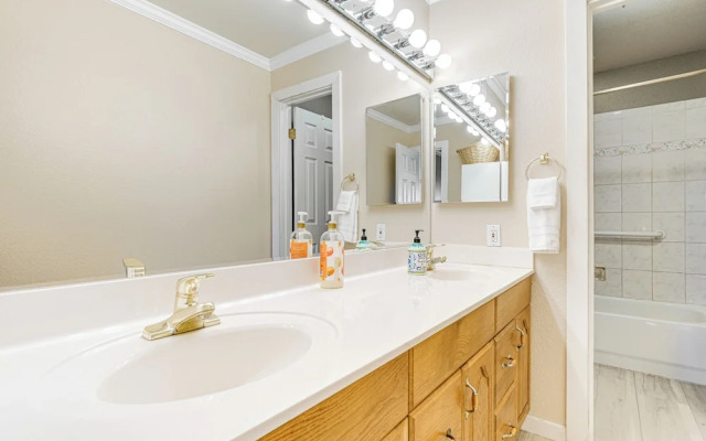 Walkable Scottsdale Condo w/ Pool Access!