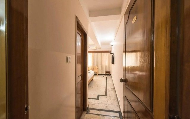 OYO 17056 Hotel Chandra Palace