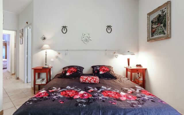 Amazing Holiday Home With Pool in Aix-en-provence