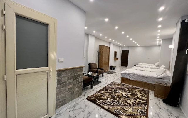 Life Pyramids Inn