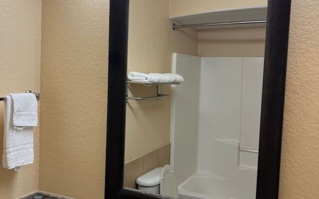 Deluxe Inn & Suites