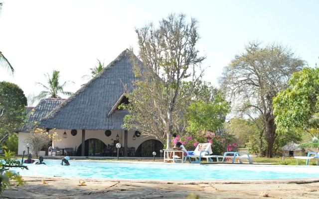 Kirathimo Explorers Oasis Diani - Hostel