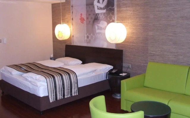The Honest Budapest by Chic & Basic