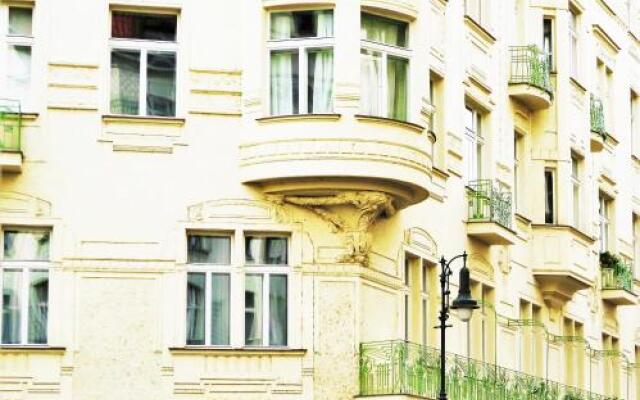 Old Town Square Superior Apartments - Valentin