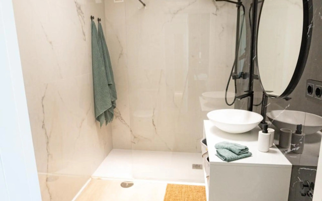 Beautiful apartment with 2 terraces, Pool & Beach