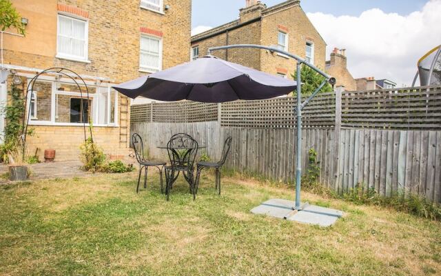 Spacious 3 Bedroom House In Dulwich