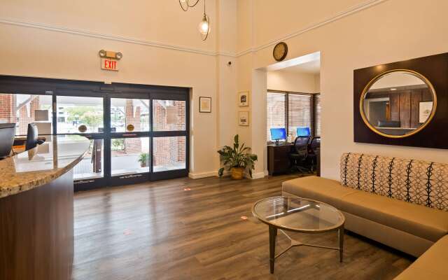 Best Western Plus Coastline Inn