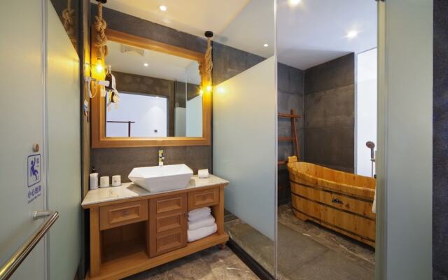 Qiandaohu Jinling Landscape Beer Hot Spring Hotel