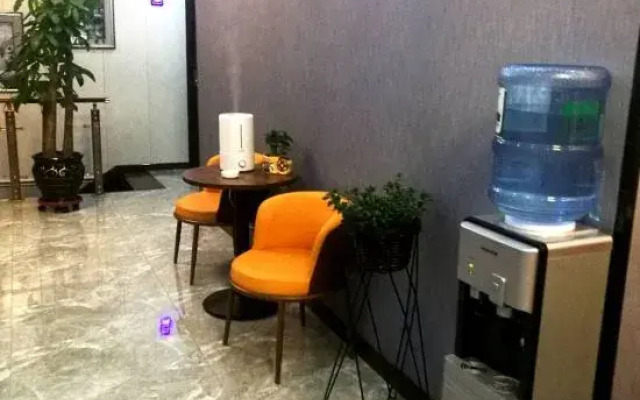 Huolin Gol Yitong Business Hotel