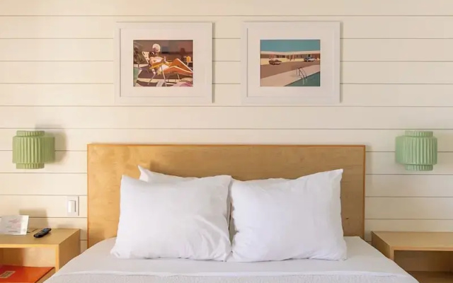 Driftwood Motel