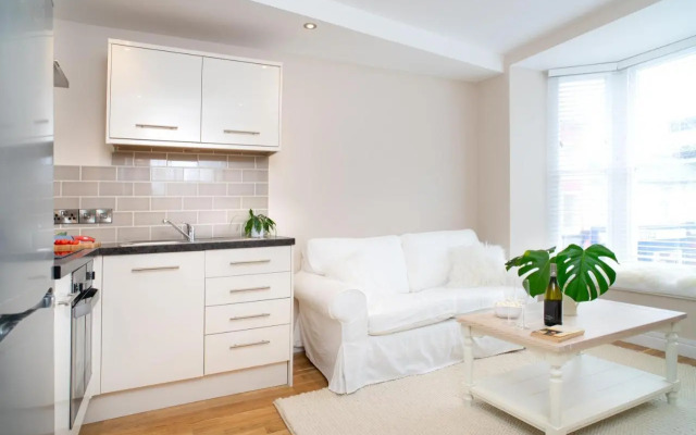 1 Lisburne House