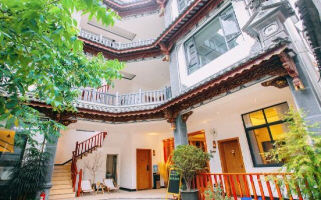 Dali Hepu Log Home Inn
